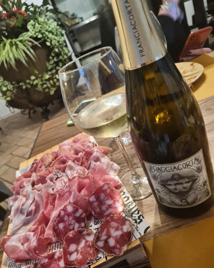 Il Glicine B&B Ristorante Cazzago San Martino Luaran gambar